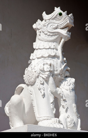 Die Naga, ein Thai Sympathieträger erscheint als eine Schlange oder Cobra außerhalb der Wat Dung Di, Chiang Mai Thailand Stockfoto