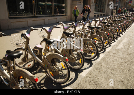 Velib Fahrradverleih in der Nähe von Palais Royal Paris Frankreich Stockfoto