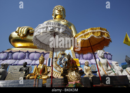 Einem riesigen goldenen Buddha im Sop Ruak, The Golden Triangle, durch den Mekong im Norden Thailands Stockfoto