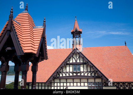 Mit seiner reich verzierten elisabethanischen oder Tudor Stil-Architektur den hoch aufragenden 1906 ist Rotorua Bäder ein Wahrzeichen Rotorua Neuseeland Stockfoto