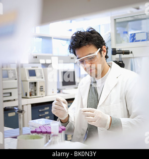 Nahen Ostens Wissenschaftler arbeiten im Labor Stockfoto