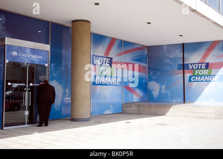 Eingang zur konservativen Partei HQ, 30 Millbank, London Stockfoto