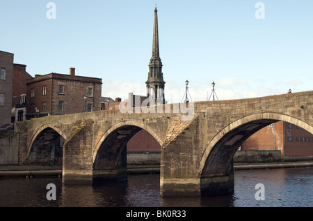 Der Fluß Ayr in Ayr liegt am Firth of Clyde in Süd-West-Schottland und ist die größte Siedlung in Ayrshire Stockfoto