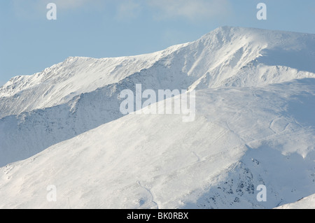 Schnee bedeckt Skalen fiel und Blencathra in der in der Lake District National Park, UK Stockfoto