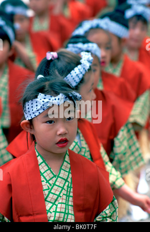 Mädchen, gekleidet in traditionellen Kostümen, Kinder Tages-Festival, Japan. Stockfoto