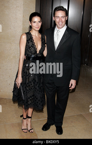 ANGIE HARMON & JASON SEHORN 8. COSTUME DESIGNERS GUILD AWARDS BEVERLY HILLS California USA 25. Februar 2006 Stockfoto