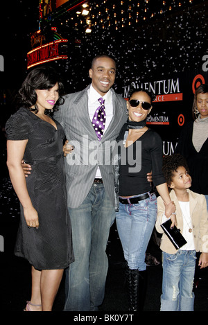 TISHA CAMPBELL DUANE MARTIN JADA PINKETT-SMITH & WILLOW SMITH Sitz FÜLLSTOFF PREMIERE HOLLYWOOD LOS ANGELES USA 22 Februar Stockfoto