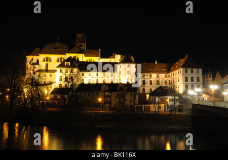 Stadt Füssen in der Nacht. Bayern-Deutschland Stockfoto