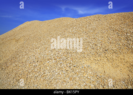 gelben Kies Sand Steinbruch Berg Bau Beton Stockfoto