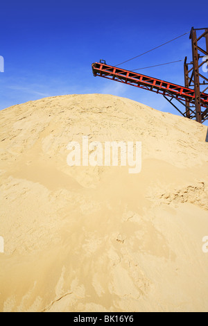 Sand Steinbruch Berg Installation Baumaschinen Stockfoto