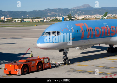 Thomsonfly Boeing 757-200 G-BYAX Vorbereitung für Pushback am Flughafen von Palma. Stockfoto