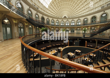 Das beeindruckende Innere der Corn Exchange, verzeichnet eine Note 1 viktorianischen Gebäude in Leeds, West Yorkshire Stockfoto