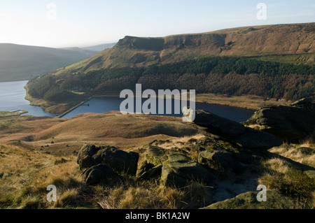 Dove Stone und Yeoman Hey Stauseen aus Ashway Rocks, Saddleworth, Oldham District, Greater Manchester, England, Großbritannien Stockfoto