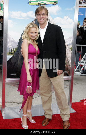 KRISTIN CHENOWETH & AARON SORKIN RV PREMIERE WESTWOOD LOS ANGELES USA 23. April 2006 Stockfoto