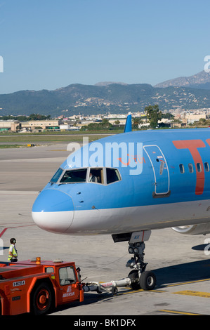 Thomsonfly Boeing 757-200 G-BYAX Vorbereitung für Pushback am Flughafen von Palma. Stockfoto