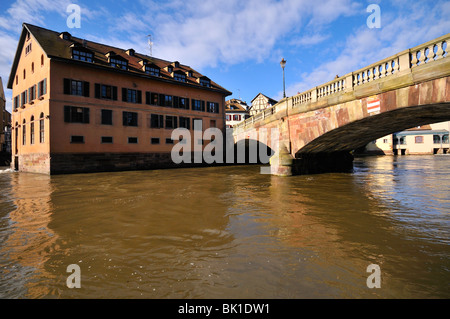 Pont Saint Martin von der Wasserkante, Straßburg Stockfoto