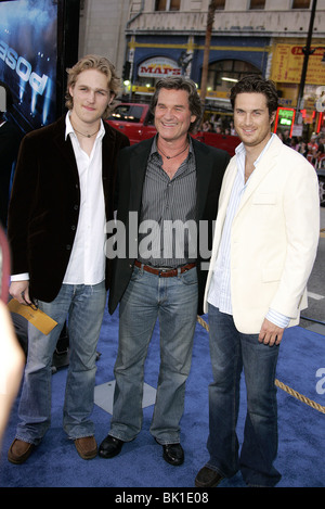 WYATT RUSSELL KURT RUSSELL OLIVER HUDSON POSEIDON FILM PREMIERE CHINESE THEATRE HOLLYWOOD LOS ANGELES USA 10. Mai 2006 Stockfoto