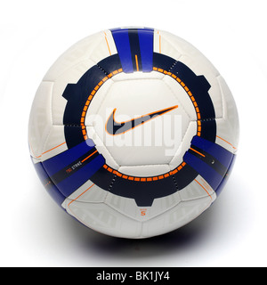 Nike Team Fuß Ball Fußball Fußball Club Sport Kreis Globus Kreismuster Logo Team Seite Stamm Ausrüstung Lebensstil spielen troph Stockfoto