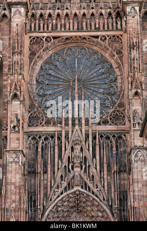 Vorderseite des Straßburger Münsters Stockfoto