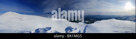 Winterpanorama von westlichen Sajan-Gebirge. Sibirien. Russland Stockfoto