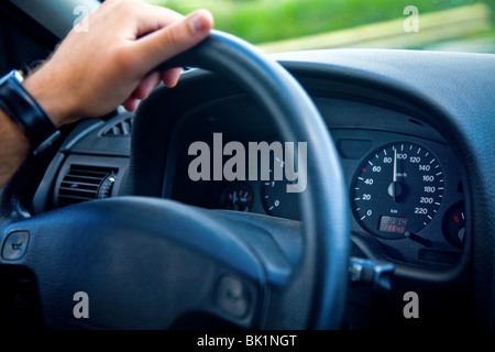 Von Menschenhand Autofahren Stockfoto