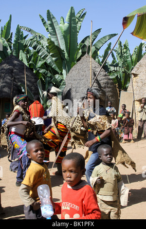 Afrika, Äthiopien, Omo Region, Chencha Dorf, Dorze Stamm tribal dance Stockfoto