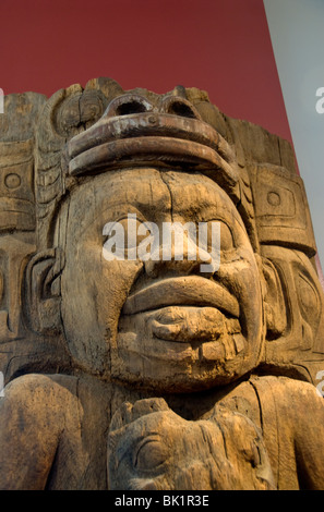 Chief-Shakes Totempfahl Haus an der Wrangell-Museum, das James und Elsie Nolan Center, Wrangell, Alaska Stockfoto