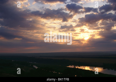 Sonnenuntergang über dem Donez in Russland Stockfoto