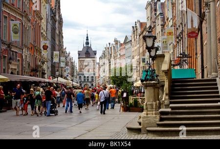 Dluga Straße, in der Ferne die Golden Gate, Danzig, Polen Stockfoto