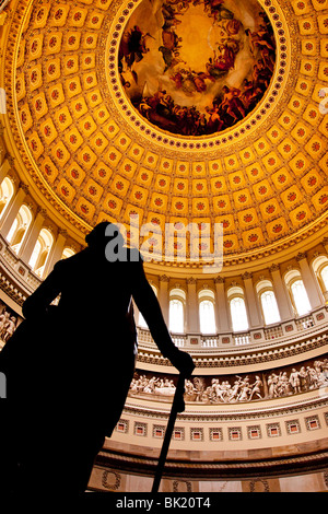 US Capitol Building Kuppel mit Statue von George Washington in der Silhouette, Washington DC USA Stockfoto