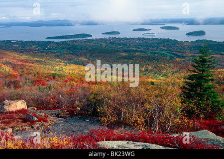 Herbst malerische Aussicht von Bar Harbor von Cadillac Mountain, Acadia NAT ' l Park, Maine Stockfoto