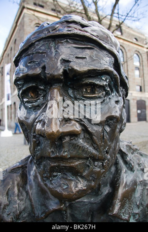 Nahaufnahme der Statue John Cabot, Harbourside Bristol, UK Stockfoto