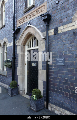 Haupteingang der alten Polizeistation in Wilmore Street, Much Wenlock, Shropshire, England. Stockfoto