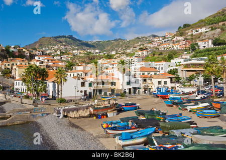 Traditionelle verzierte Fischerboote Camara de Lobos Hafen Madeira Portugal EU Europa Stockfoto