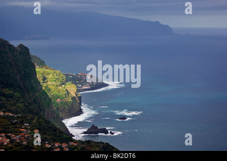 Dramatisches Licht an der Nordküste von Madeira, Portugal, EU, Europa Stockfoto