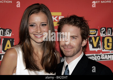 CANDACE BAILEY & SETH GREEN SPIKE TV 2006 VIDEO GAME AWARDS DOWNTOWN LOS ANGELES USA 08 Dezember 2006 Stockfoto