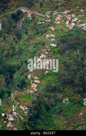 Blick auf Madeira vom Aussichtspunkt Eira do Serrado aus in Richtung Casas Proximas, Zentral-Madeira, Portugal, EU, Europa Stockfoto