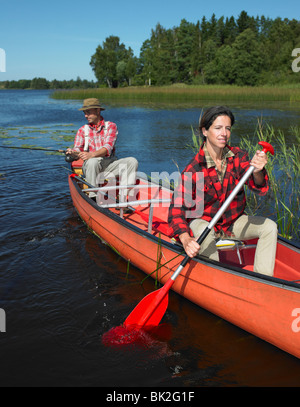 Paar auf einem Kanu Stockfoto