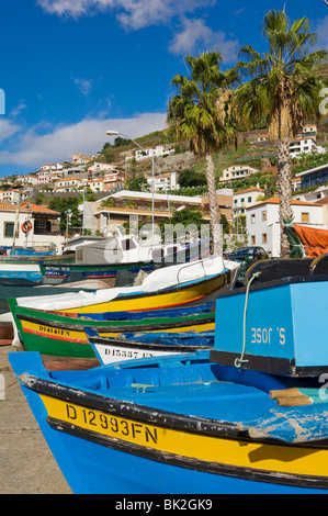 Traditionelle verzierte Fischerboote Camara de Lobos Hafen Madeira Portugal EU Europa Stockfoto