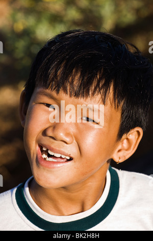 Kleiner Junge im Dorf am See in der Nähe von Mui Ne in Vietnam Stockfoto