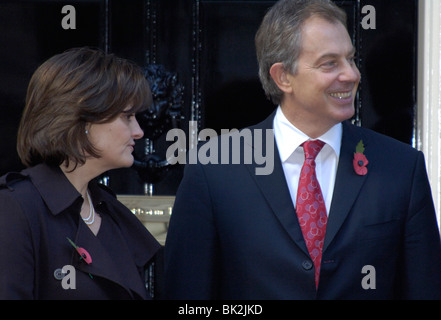 Premierminister Tony Blair und seine Frau Cherie begrüßen Hu Jintao, der chinesische Präsident und seine Frau während ihrer UK-Staatsbesuch Stockfoto