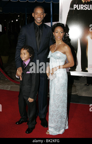 JADEN SMITH WILL SMITH JADA PINKETT SMITH das Streben nach Glück Welt PREMIERE WESTWOOD LOS ANGELES USA 7. Dezember 2006 Stockfoto