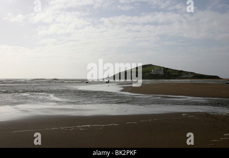 Blick von Burgh Island am Bigbury am Meer, Devon über einem breiten Strand Stockfoto