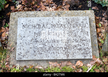 Stein, Kennzeichnung der Geburtsort von Nicholas Breakspear - Papst Adrian IV, Gastgeber, Hertfordshire. Stockfoto