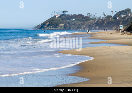 Am Morgen Surfen Szene am San Elijo Campingplätze, mit Blick auf Swamis. Stockfoto