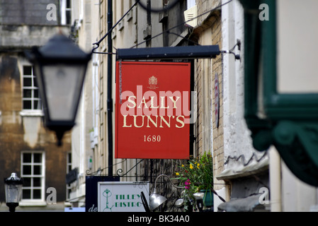 Nord-Parade-Passage und Sally Lunn Haus Zeichen, Bath, Somerset, England, UK Stockfoto