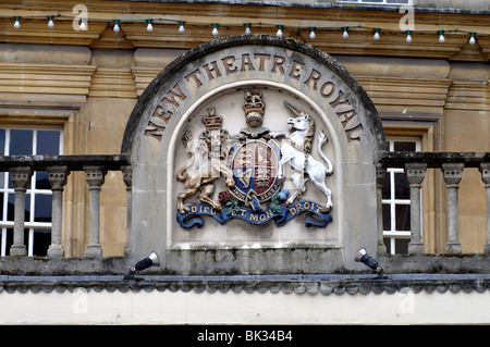 Königliches Wappen am Theatre Royal, Bath, Somerset, England, UK Stockfoto