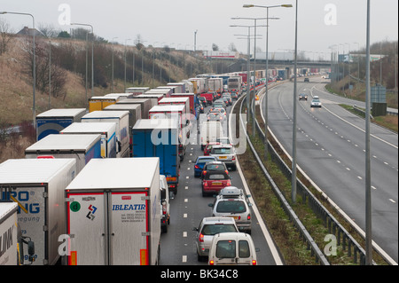 Überlasteten M20 Autobahn, Kent, UK Stockfoto