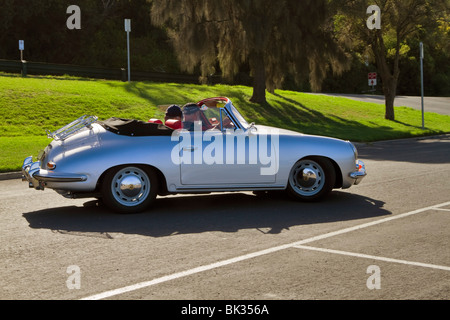 Porsche 911 SC Silber open Top Sportwagen. Stockfoto