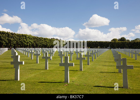 Reihen von weißem Marmor Grabsteine auf der Meuse-Argonne amerikanischen Soldatenfriedhof, Meuse, Frankreich Stockfoto